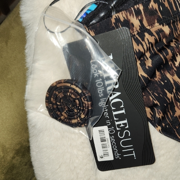 NWT Miraclesuit Blue and Brown Animal Print One-Piece Swimsuit-Size 14 - Picture 4 of 6